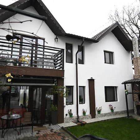 Upstairs Residence Târgu Jiu المظهر الخارجي الصورة