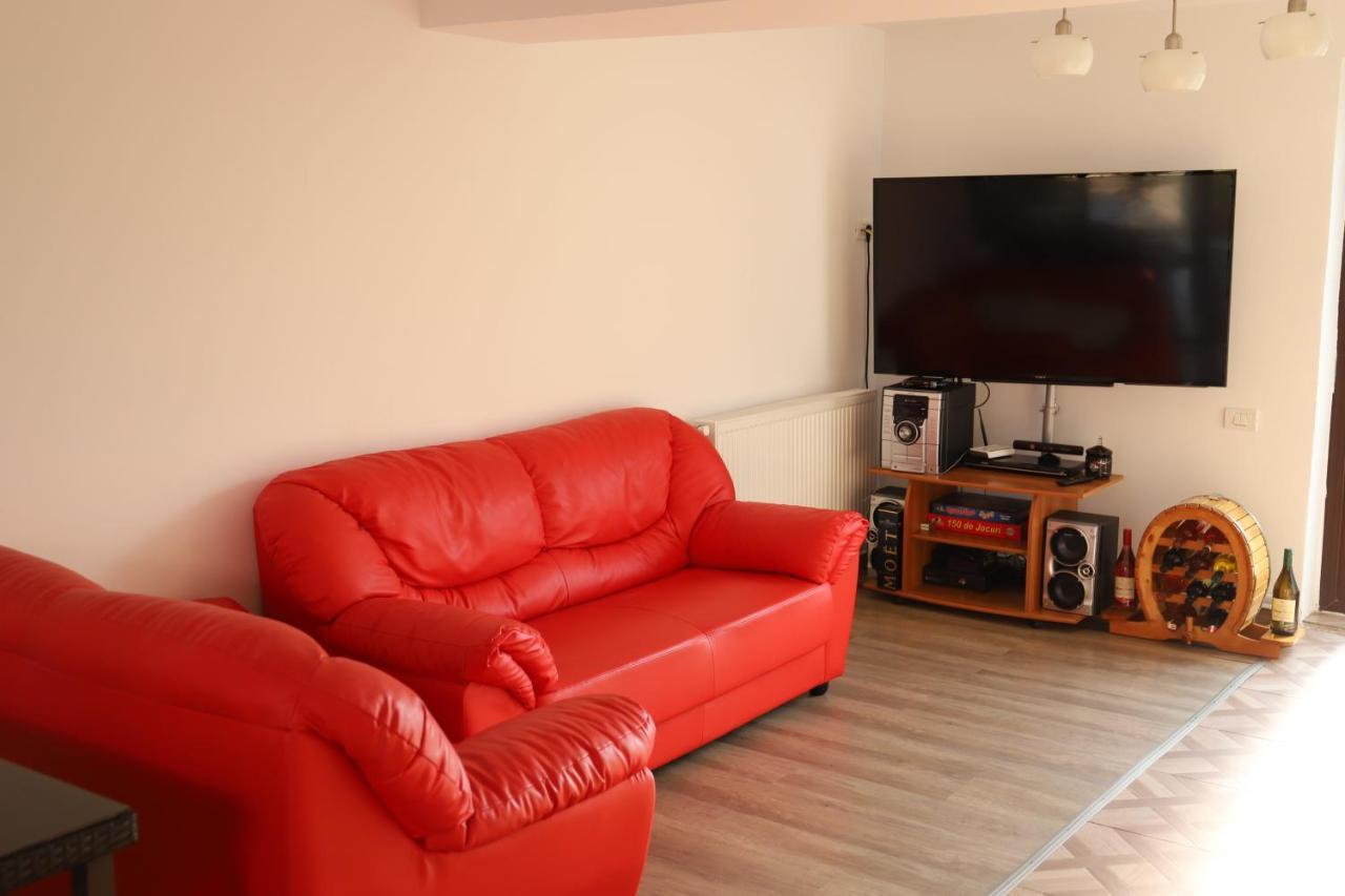 Upstairs Residence Târgu Jiu المظهر الخارجي الصورة