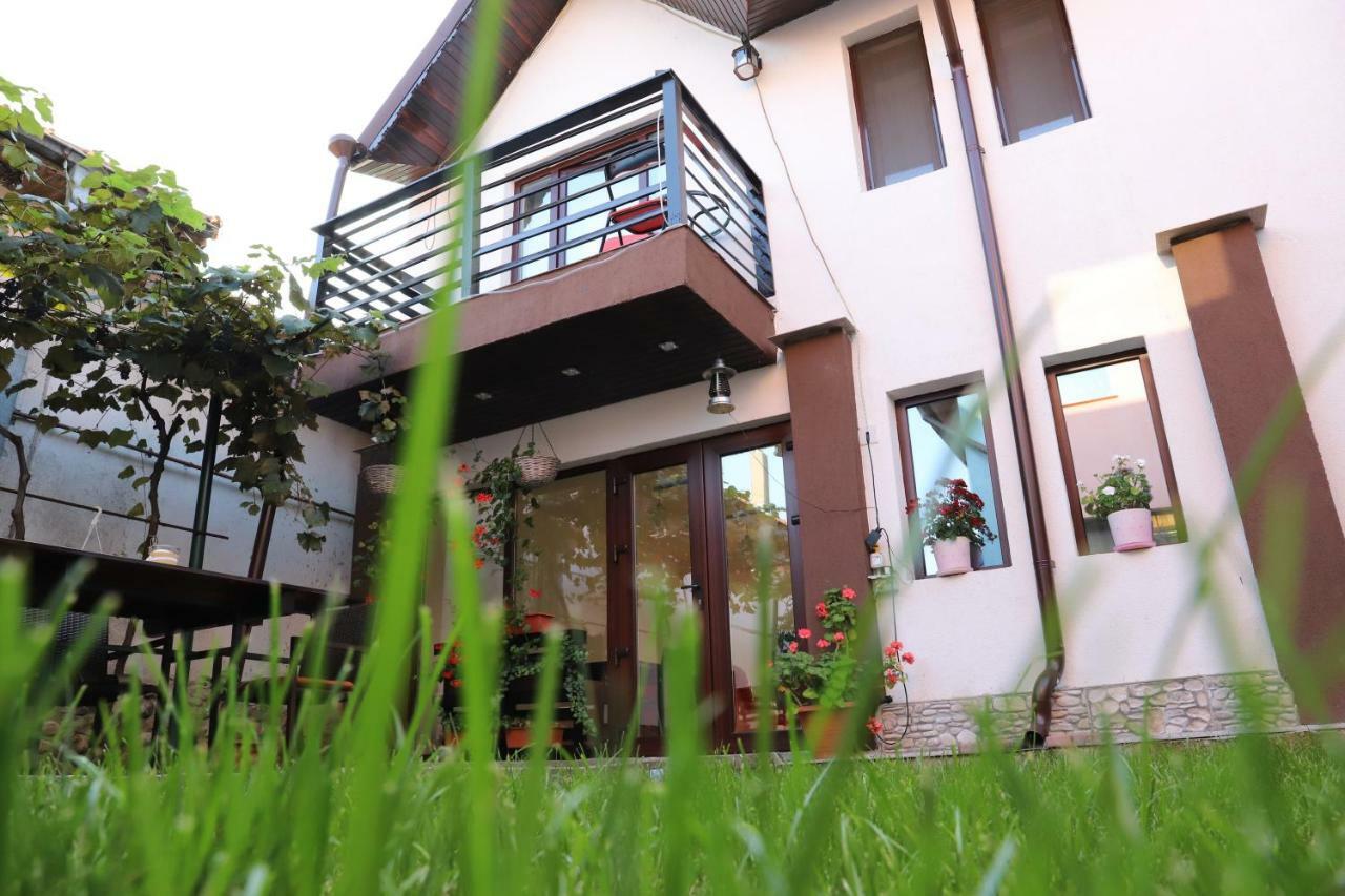 Upstairs Residence Târgu Jiu المظهر الخارجي الصورة