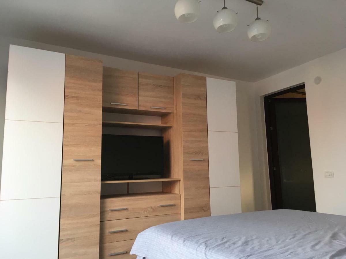 Upstairs Residence Târgu Jiu المظهر الخارجي الصورة