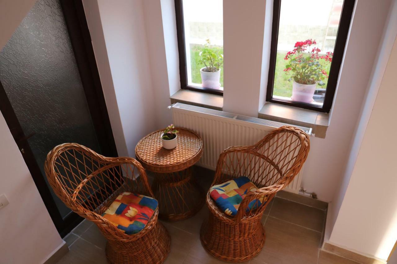 Upstairs Residence Târgu Jiu المظهر الخارجي الصورة