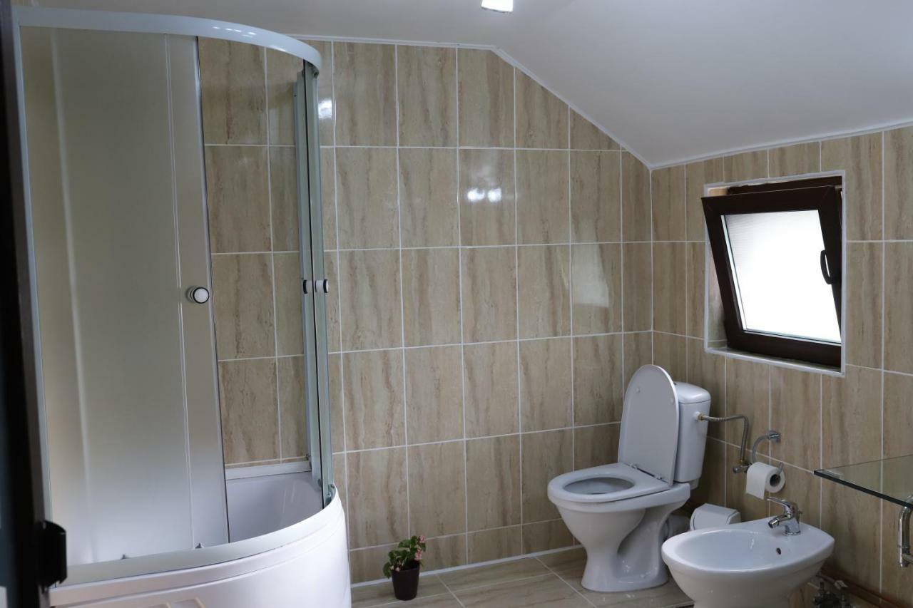 Upstairs Residence Târgu Jiu المظهر الخارجي الصورة