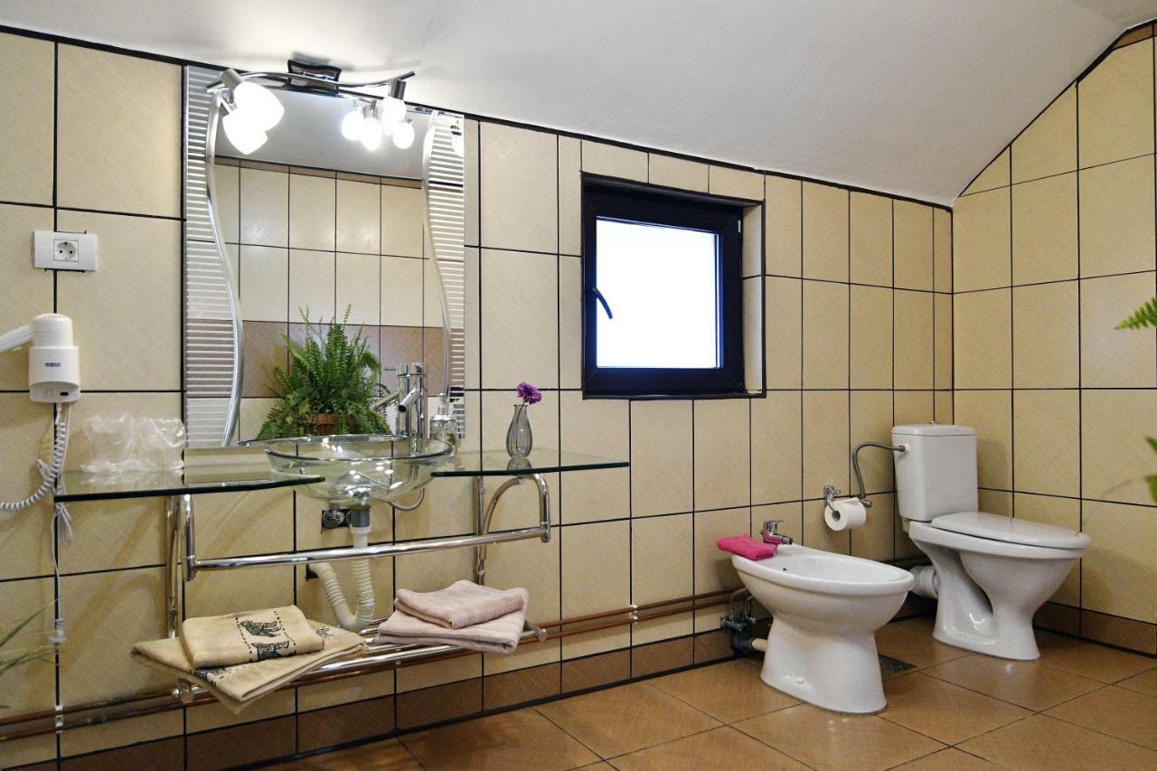 Upstairs Residence Târgu Jiu المظهر الخارجي الصورة