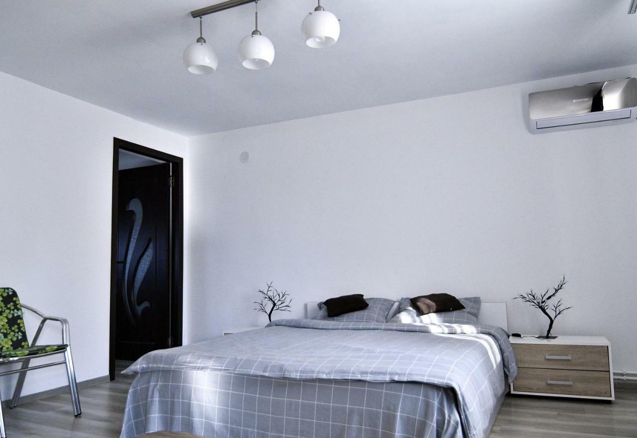 Upstairs Residence Târgu Jiu المظهر الخارجي الصورة