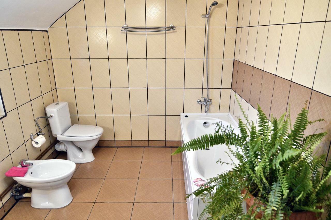 Upstairs Residence Târgu Jiu المظهر الخارجي الصورة